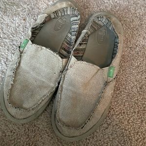 Size 7 Tan Sanuks